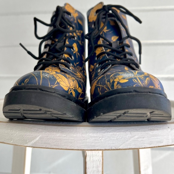 ROGUE & WOLF Royal Rose Romance Vegan Leather Lace Up Boots - 39/ U.S. 7.5 - Picture 9 of 12